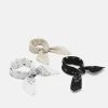 Pier One Unisexo BANDANA UNISEX 3 PACK - Pañuelo - Black/white/beige 2 Pier One Unisexo BANDANA UNISEX 3 PACK - Pañuelo - Black/white/beige -Ofertas Pier One Tienda 07b97c3020c049de90779ce451692b29