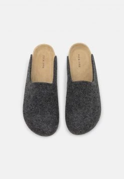 Pier One Unisexo UNISEX - Pantuflas - Dark Grey -Ofertas Pier One Tienda 432dd18e964346df954b7e362219f772