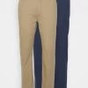 Pier One Hombre 2 PACK - Pantalones Chinos - Dark Blue/tan -Ofertas Pier One Tienda 472e3d2a78034dfab71f28de5f17fceb