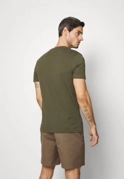 Pier One Hombre Camiseta Estampada - Oliv -Ofertas Pier One Tienda 4fa4d0e545b048e7877271b42aa0b831