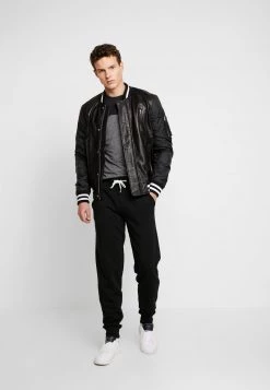 Pier One Hombre Camiseta Estampada - Black -Ofertas Pier One Tienda 65ff49a32396455bb37660efcfa58717