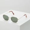 Pier One Unisexo UNISEX - Gafas De Sol - Gold-coloured/green 1 Pier One Unisexo UNISEX - Gafas De Sol - Gold-coloured/green -Ofertas Pier One Tienda 6b399aa1746e4f95a5ecbc756284bfa0