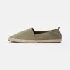 Pier One Unisexo RENA ESPADRILLE UNISEX - Alpargatas - Olive -Ofertas Pier One Tienda 72c058eac6254d3ca7dfcd64895f6fd7