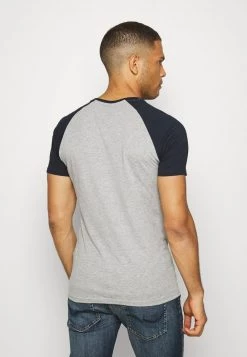 Pier One Hombre Camiseta Básica - Dark Blue 10 Pier One Hombre Camiseta Básica - Dark Blue -Ofertas Pier One Tienda a0f008b019ce4afcbe1d3bb7018760e4