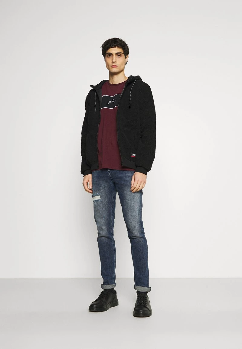 Pier One Hombre Camiseta Estampada - Bordeaux/black/white 4 Pier One Hombre Camiseta Estampada - Bordeaux/black/white - Imagen 2