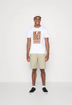 Pier One Hombre LEAF PRINT GRAPHIC T-SHIRT - Camiseta Estampada - White -Ofertas Pier One Tienda b6bd5c3fadf148fd8bc26507bd04cb17