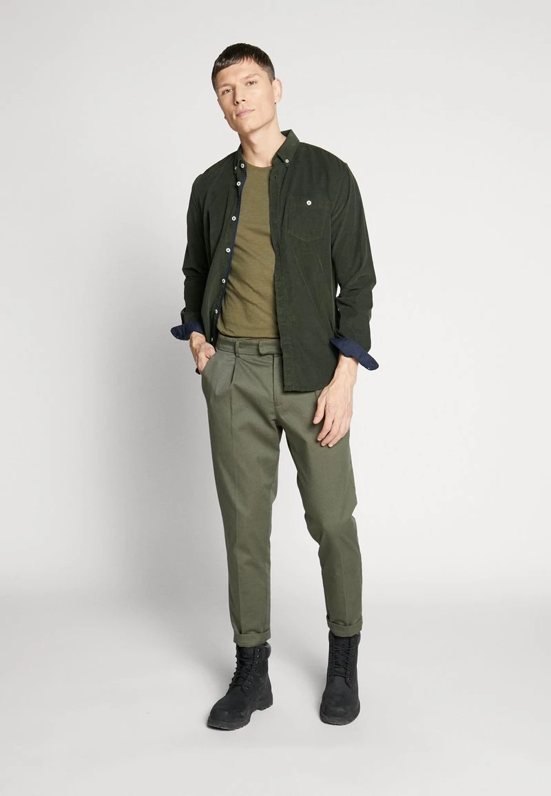 Pier One Hombre Camiseta Básica - Oliv 4 Pier One Hombre Camiseta Básica - Oliv - Imagen 2