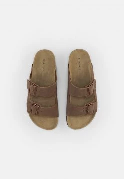 Pier One Unisexo LEATHER UNISEX - Sandalias Planas - Stone 11 Pier One Unisexo LEATHER UNISEX - Sandalias Planas - Stone -Ofertas Pier One Tienda cf51ec7e58fc4cfeb3c67c246811affc