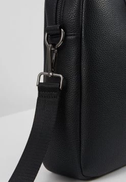 Pier One Hombre Funda Para Portátil - Black 15 Pier One Hombre Funda Para Portátil - Black -Ofertas Pier One Tienda e25e861b1f9444b79c12265432ffc2a5