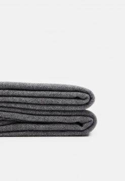 Pier One Unisexo UNISEX - Bufanda - Grey -Ofertas Pier One Tienda ec5527395bf74ce5a255f492061affa7