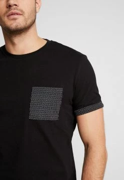 Pier One Hombre Camiseta Estampada - Black 13 Pier One Hombre Camiseta Estampada - Black -Ofertas Pier One Tienda ec95e7de8cb04a7f8aacee2862961d41