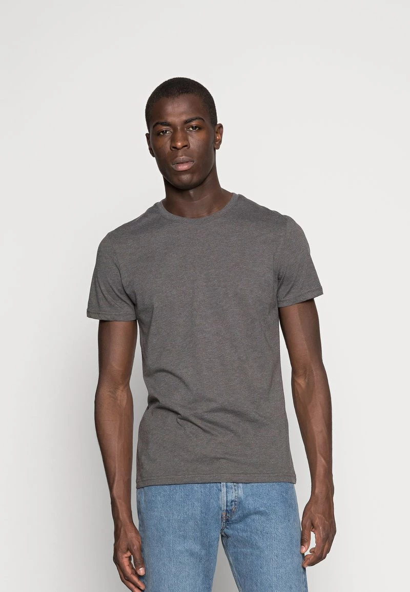 Pier One 3 PACK - Camiseta Básica - Black/grey/green, Hombre 7 Pier One 3 PACK - Camiseta Básica - Black/grey/green, Hombre - Imagen 5