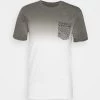 Pier One Hombre Camiseta Estampada - White/grey -Ofertas Pier One Tienda f01232a944524071b0178a5af1037810